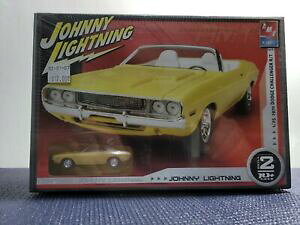 yzzr[ E͌^ԁEoCN [VOJ[ GgWj[CgjOf_bW`W[~jJ[amt ertl johnny lightning model 1970 dodge challenger with diecast car 38538