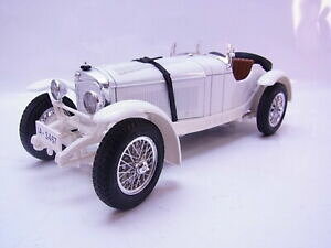 yzzr[ E͌^ԁEoCN [VOJ[ bguSZfXxcflot 64551 burago mercedesbenz model white car 118