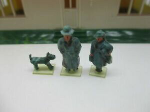 yzzr[ E͌^ԁEoCN [VOJ[ CLOZbgtBMA~bNXO[wiking set 3 figurines, man, woman, dog, mixed green gk42