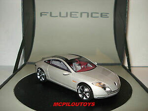 �y���������z�z�r�[ �E�͌^�ԁE�o�C�N ���[�V���O�J�[ �m���t���R���Z�v�g�J�[�t���G���X�{�b�N�Xnorev renault concept car fluence 2004 in rotating box at 143