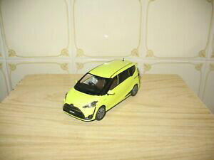 yzzr[ E͌^ԁEoCN [VOJ[ g^VG^CG[XP[ftoyota sienta yellow 130 scale model