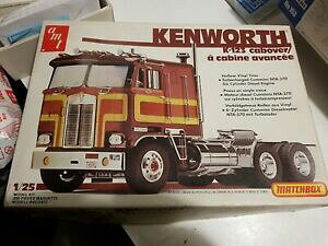 yzzr[ E͌^ԁEoCN [VOJ[ }b`{bNXP[XLuI[o[125 amt matchbox kenworth k123 cabover