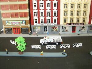 yzzr[ E͌^ԁEoCN [VOJ[ R[hgtBbNoAjbgoAXP[for code 3 nypd traffic div barrier unit with 6 barriers 164 scale