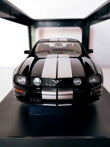 yzzr[ E͌^ԁEoCN [VOJ[ I[gA[gtH[h}X^O~ebhGfBVautoart 118 ford mustang gt 2005 limited edition