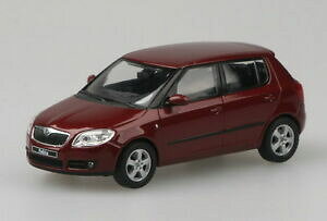 yzzr[ ͌^ fJ[ VR_t@rAtRfXP[skoda fabia ii red flamenco met model car by abrex 143 scale refsk6