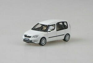 yzzr[ ͌^ fJ[ VR_SLfBfJ[XP[skoda roomster 2010 logowhite candy model car by abrex 143 scale refsk41