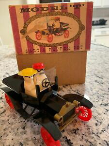 yzzr[ ͌^ fJ[ re[WvX`bNfZbgJbvvintage plastic salt and pepper set couple riding in old car model t