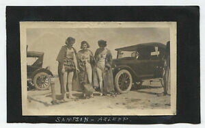 yzzr[ ͌^ fJ[ T[JXptH[}[fthree circus performers, women in costume, early model cars b w 1920s