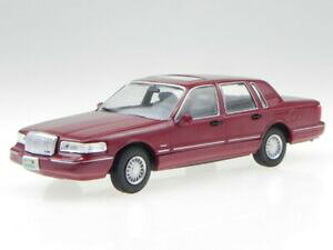 �y���������z�z�r�[ �͌^�� ���f���J�[ �����J�[���^�E���J�[���b�hlincoln town car red 1996 modelcar wb133 whitebox 143