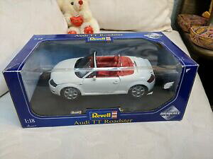 yzzr[ ͌^ fJ[ AEfB[hX^[fJ[IWi{bNXaudi tt roadster model car 118 with original box