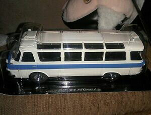 �y���������z�z�r�[ �͌^�� ���f���J�[ ���f���J�[�o�X��model car bus 143 zil118 yunost039;