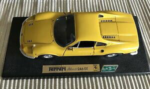 yzzr[ ͌^ fJ[ tF[fBmfJ[X^hferrari dino 246 gt model car on stand