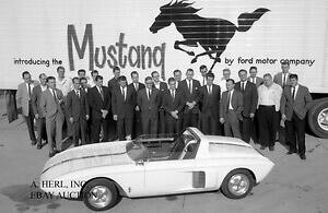 yzzr[ ͌^ fJ[ tH[hX^O[hX^[RZvgfGWjAO`[ford mustang roadster concept car model engineering team introduction press