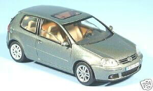 yzzr[ ͌^ fJ[ SthAwonderful modelcar vw golf v 3door 2006 in silver