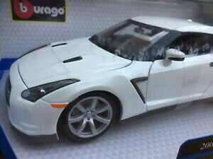 yzzr[ ͌^ fJ[ XJCCfVo[zCgbburago 12079s 12079w nissan skyline gtr r35 model cars silver white 118th