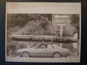 �y���������z�z�r�[ �͌^�� ���f���J�[ ���[�h�f�����f���~�T�C��glossy press photo 1983 car leading protesters amp; a model cruise missile gte