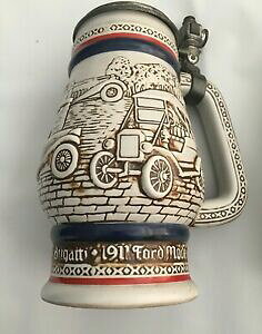 yzzr[ ͌^ fJ[ X^[X`[}[fr[X^CuWGC{NVbNstanley steamer modelt car lid beer stein, ceramarte brazil 1979 avon classic