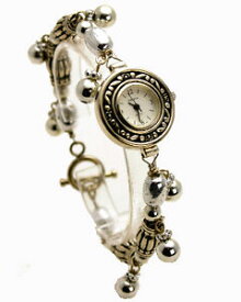 【送料無料】腕時計　ヴィンテージアンティークルックブレスレットハンギングチャームアナログwomens vintage antique look bracelet with hanging charm analogue watch