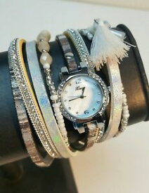 【送料無料】腕時計　ラップブレスレットレザーウォッチリンイディセントシルバータンラインストーンwrap bracelet leather watch with bling iridescent, silver, tan, rhinestones