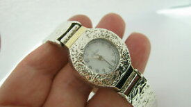 【送料無料】腕時計　スターリングシルバーレディースクォーツウォッチテクスチャsterling silver ladies quartz watch with texture finish