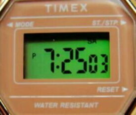 【送料無料】腕時計　デジタルミニレディースブレスレットウォッチクォーツニューバットtimex tw2t48100 digital mini 27mm ladies bracelet watch quartz batt nwt
