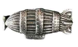 yzWG[EANZT[ cFbyu[`ChnhIuCObVXYzeppelin broche fait main de etain anglais br1524
