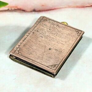 yzWG[EANZT[ Be[W~bNXCG[S[hbL[YubN_IlbNXy_g2 vintage mixte jaune amp; plaque or rose livre collier medaillon pendentif