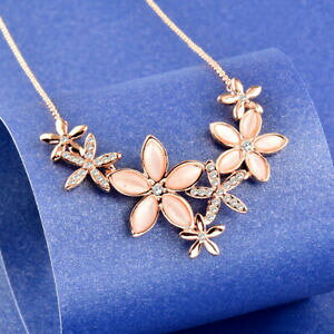 【送料無料】ジュエリー・アクセサリー スワロフスキーベージュオパールネックレスRエレメンツゴールドメッキcollier sautoir pendentif fleurs opale beige swarovskiR elements plaque or dore