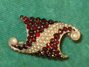 yzWG[EANZT[ X^[OVo[N[Vu[`Zbgt@Cp[K[lbcbrochecoussinniii en argent sterling serti de perles fines et de grenats