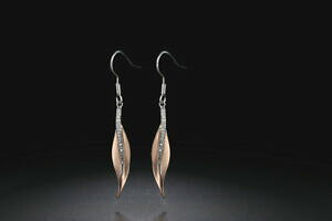 �y���������z�W���G���[�E�A�N�Z�T���[ ���b�L�C�������O�V�F�[�h�X�����t�X�L�[Rboucles doreilles feuilles plaque or 2 tons swarovskiR elements top qualite