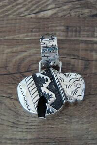 �y���������z�W���G���[�E�A�N�Z�T���[ �i�o�z�V���o�[�W���G���[�X�^�[�����O�o�b�t�@���[�y���_���g���`���[�h�V���K�[navajo bijoux argent sterling buffalo pendentif richard singer