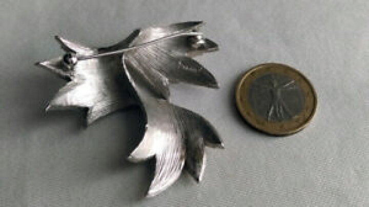 Broche Vintage Signée TRIFARI - Forme Libre En étain, Excellent état
