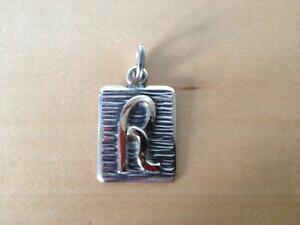 yzWG[EANZT[ Vo[y_g^[^[iC or et silver pendant pendentif de argent lettre letter r neuf
