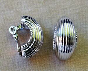 yzWG[EANZT[ Be[WTClgVo[eNX`[Nbvvintage signe monet ton argente texture avec clip