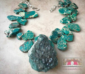 yzWG[EANZT[ GhJ[AWXgNX^[WWXp[O[y_gemeraude colore amethyste geode cristal druse grand pendentif vert jasper