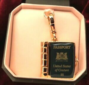 �y���������z�W���G���[�E�A�N�Z�T���[ �`���[���u�����b�N�W���[�V�[�N�`���[���R�~���j�P�[�g�S�[���f���p�X�|�[�gcharm breloque juicy couture passeport dore articule