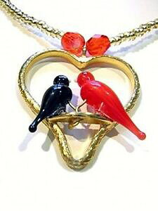 �y���������z�W���G���[�E�A�N�Z�T���[ �N���X�^���l�b�N���Xcollier colombes cristal rouge et noir sur coeur