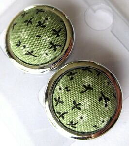 yzWG[EANZT[ EhgCOVo[J[O[t@ubNboucles doreilles retro ronde resine couleur argent tissu vert fleurs 3536