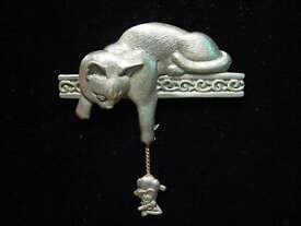 【送料無料】ジュエリー・アクセサリー ジョネットジュエリーシルバーピューターマウスピンjj jonette jewelry silver pewter cat dangling mouse pin ~ too cute