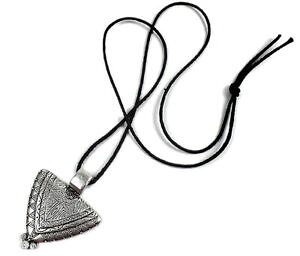 yzWG[EANZT[ ~mbg`F[ubNU[uXbggCAOy_gminott chaine bracelet en cuir noir pour nouer avec pendentif triangle 21392