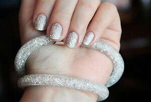 yzWG[EANZT[ XtXL[X^[_XglbNXRGcbracelet collier stardust pourssiere detoile swarovskiR elements resine blanc