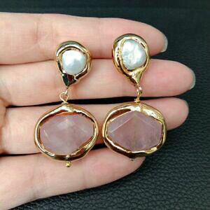 yzWG[EANZT[ i`[YNH[czCgp[S[hbLX^bhCOnatural rose quartz cultured white pearl gold plated stud earrings