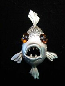 【送料無料】ジュエリー・アクセサリー ジョネットジュエリーシルバーピューターピンjj jonette jewelry silver pewter large eyed fish pin ~ really cute