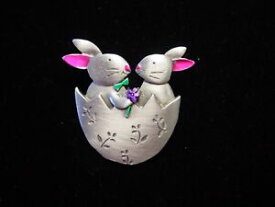 【送料無料】ジュエリー・アクセサリー ジョネットジュエリーシルバーピューターバニーピンjj jonette jewelry silver pewter two bunnies in an egg pin