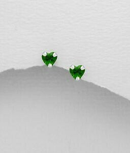 yzWG[EANZT[ ~jVo[n[gX^[ONEBYWRO[mini 925 c?ur argent sterling clous avec vert zircone