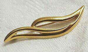 yzWG[EANZT[ rW[Be[Wu[`oClI[vS[h^bijou vintage broche signe monet ondule ajoure metal dore a4