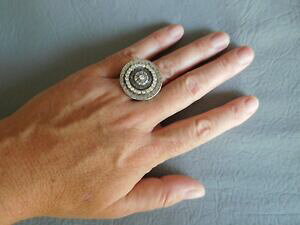 yzWG[EANZT[ EhO[OVo[zCgNX^Oentre guillemets bague ronde grise argent cristal blanc ring ajustable 52 53 54