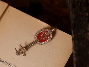yzWG[EANZT[ bhS[hpCu[`XgXENIWigbroche pin dore rouge email strass instrument musique ukulele original retro xz6