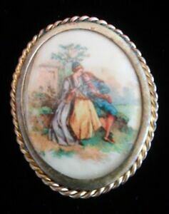 yzWG[EANZT[ Ke~j`Au[`Jbvminiature broche sur galalithe couple damoureux