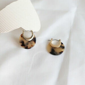 yzWG[EANZT[ COS[fgNI[hp^[XP[^[gx[WVvboucles doreilles dore petit creole rond motif ecaille tortue beige simple ee1